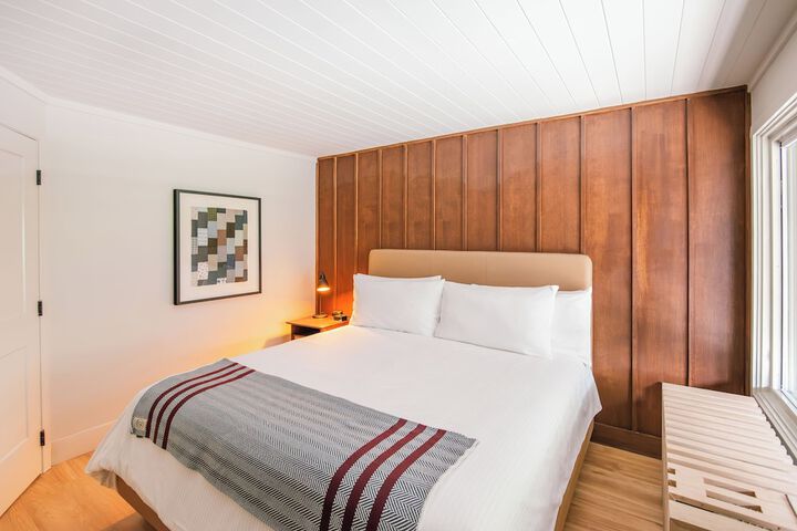 Room 10 of 38