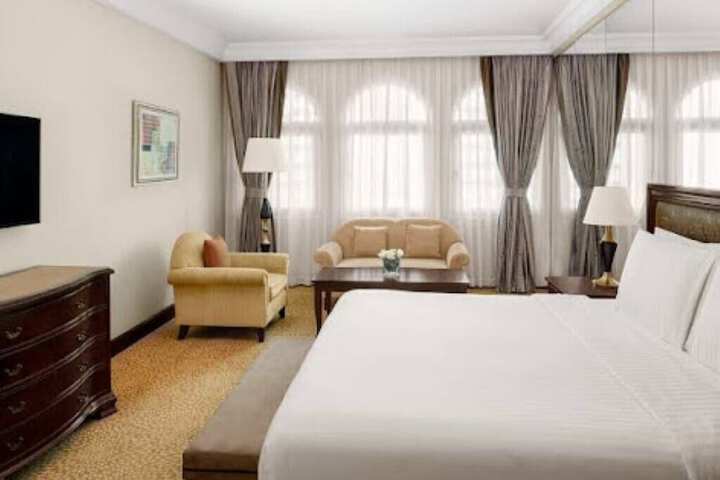 Room 6 of 12