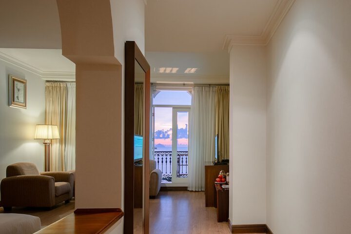 Room 26 of 97