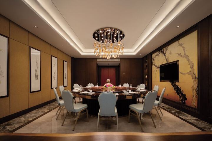 Dining 84 of 101