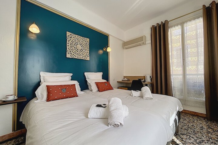 Room 4 of 12