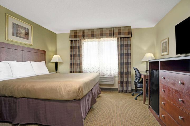 1 Queen Bed Mobility Accessible (5 of 13)