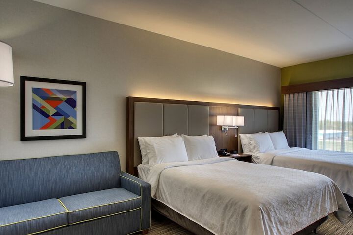 2 Queen Beds Leisure (6 of 17)
