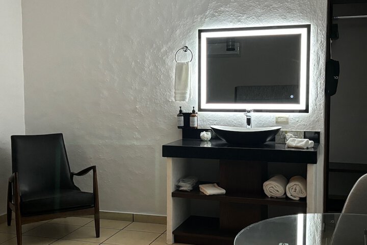 Room 12 of 150