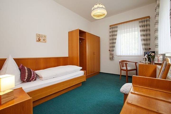 Room 6 of 60