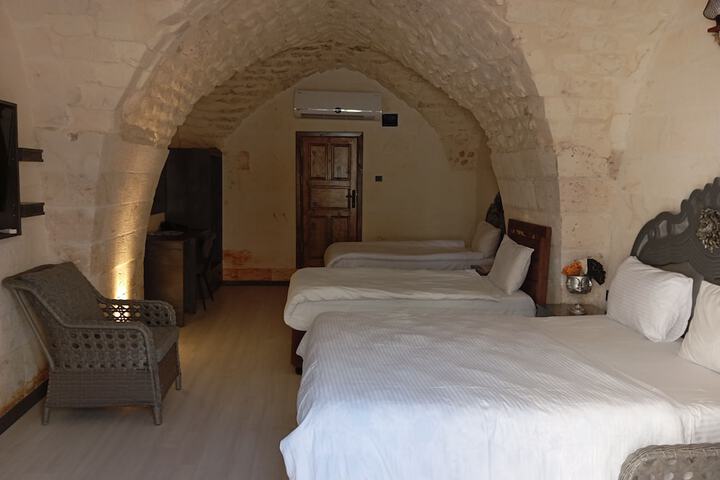Room 25 of 73