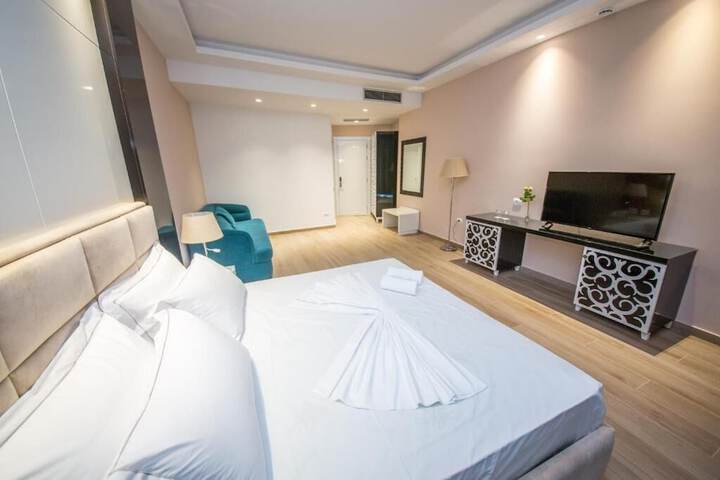 Room 34 of 89