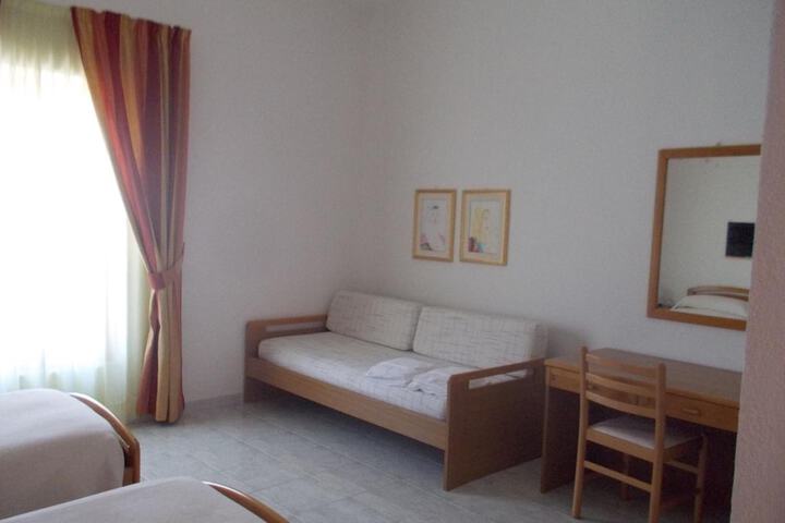 Room 14 of 65