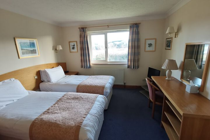 Room 28 of 68