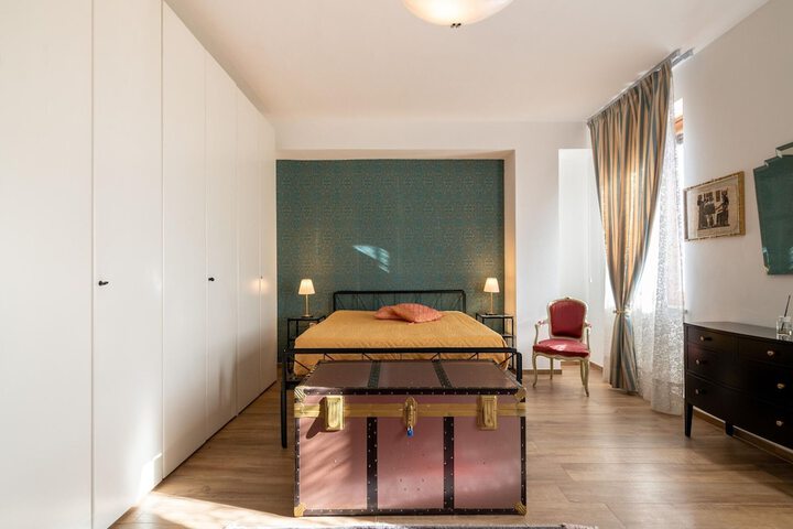 Room 9 of 40
