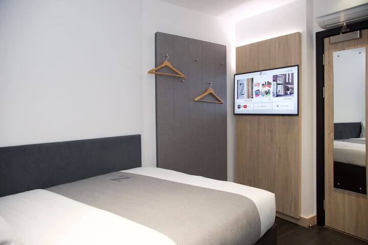 Room 4 of 50