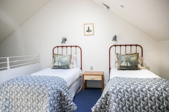 Room 13 of 70
