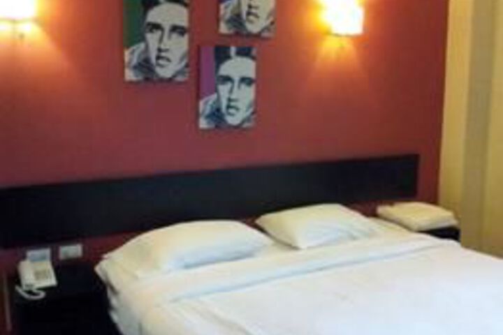 Room 2 of 8