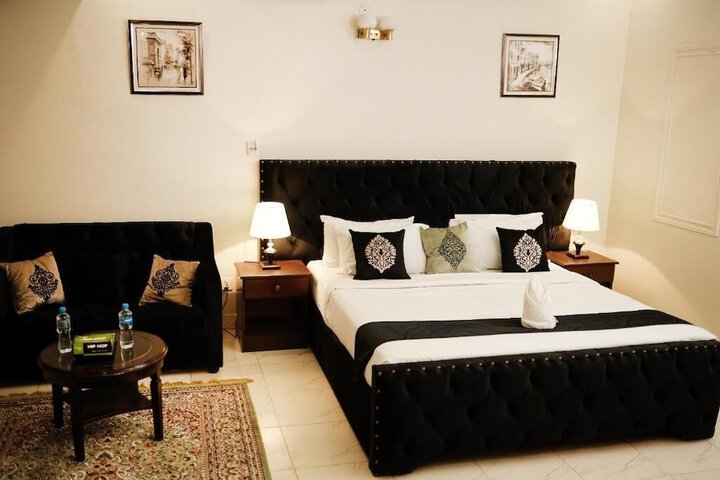 Room 4 of 11