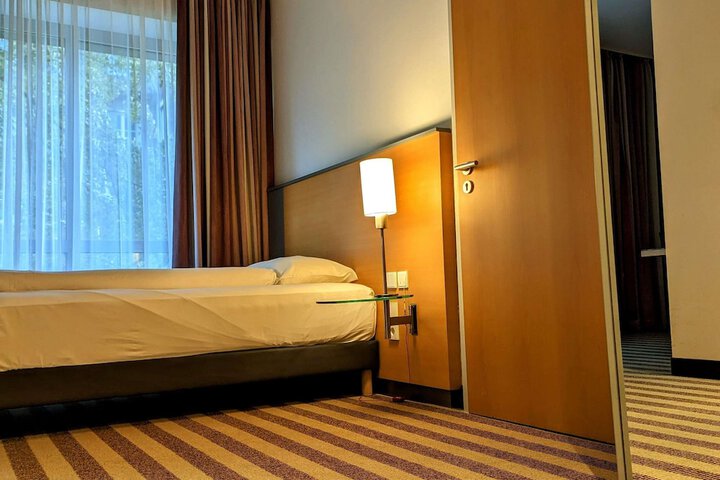 Room 27 of 65