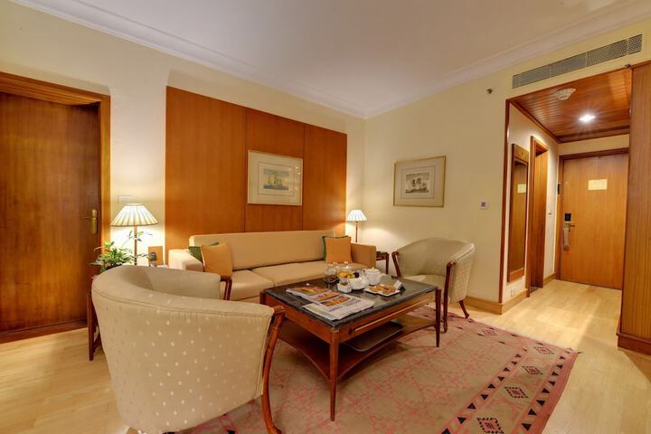 Room 12 of 40