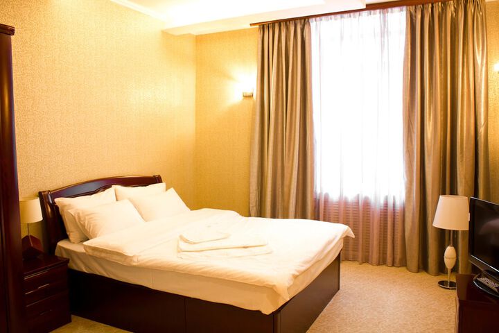 Room 10 of 27