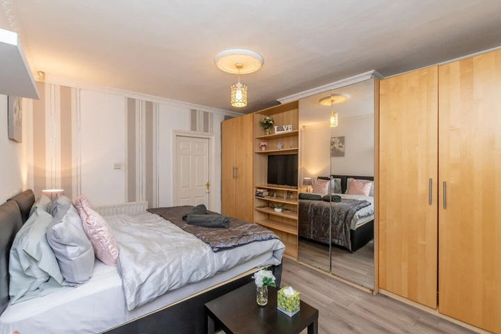 Room 4 of 14
