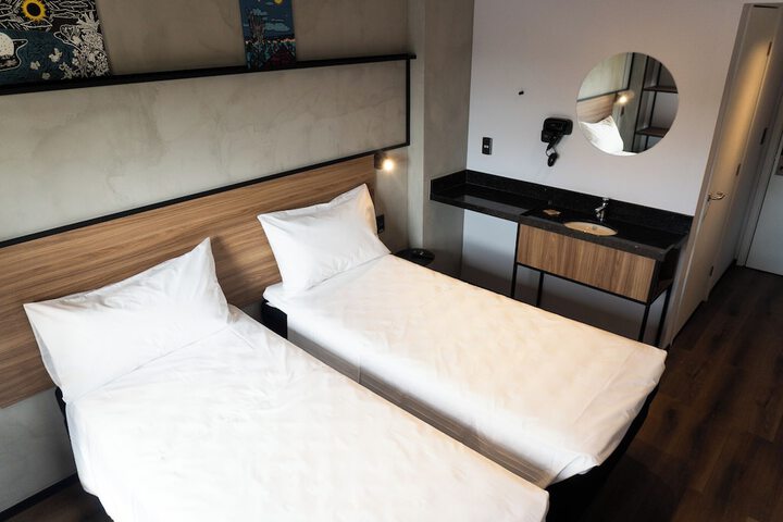 Room 57 of 122