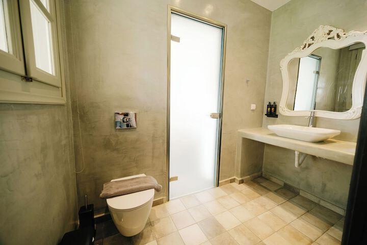 Room 100 of 122