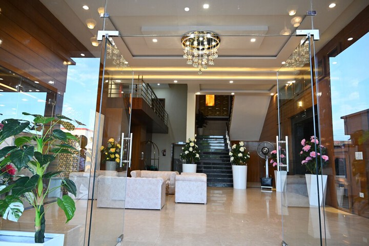 Hotel Interior 7 of 123