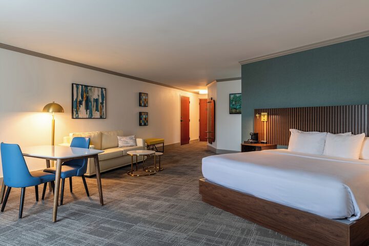 Room 30 of 108