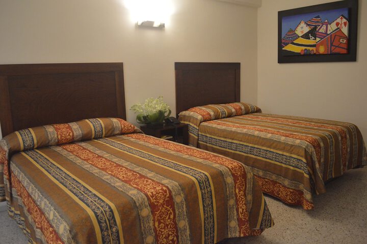 Room 21 of 32