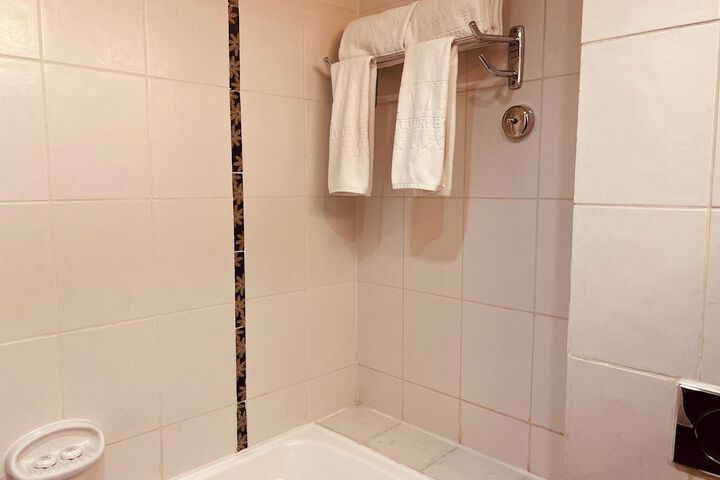Room 62 of 116