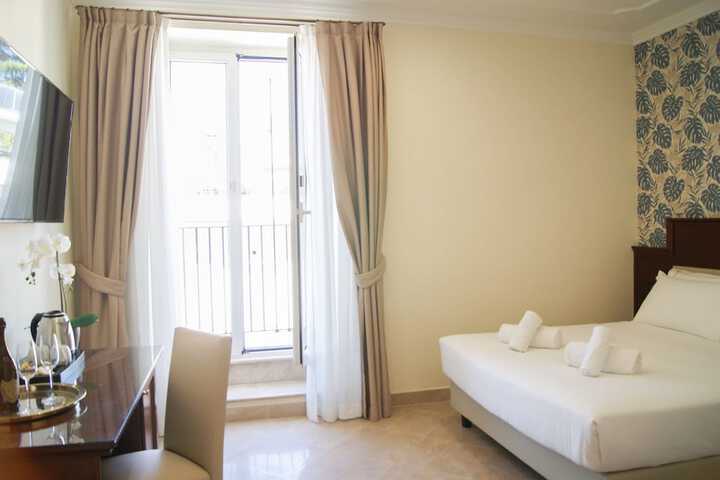 Room 6 of 19