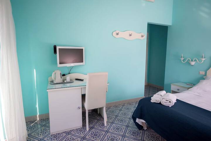 Room 25 of 82
