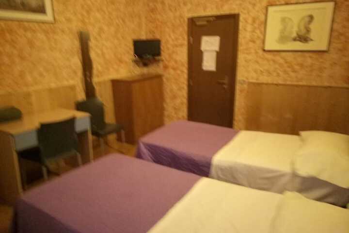 Room 16 of 36
