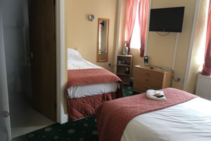 Room 5 of 16