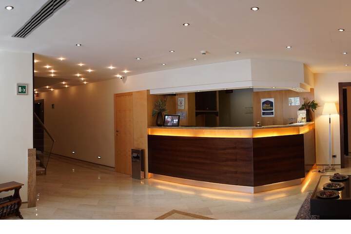 Entrance & Lobby