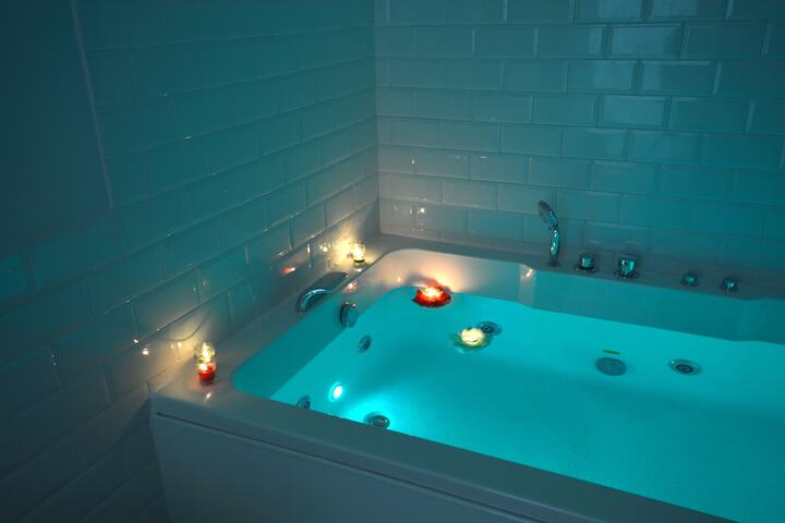 Hot Tub 51 of 79