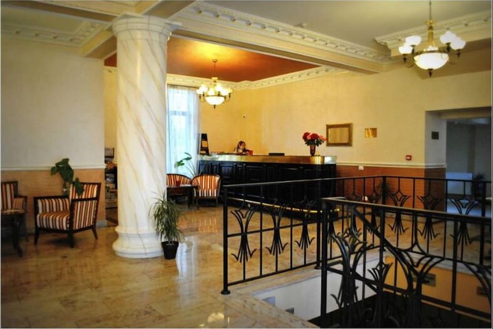 Entrance & Lobby
