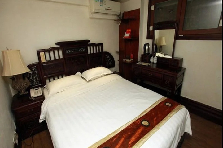 Room 5 of 16