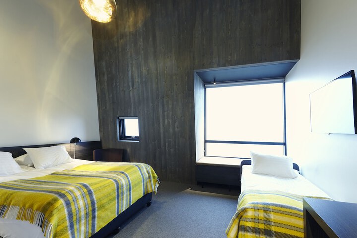 Room 8 of 76