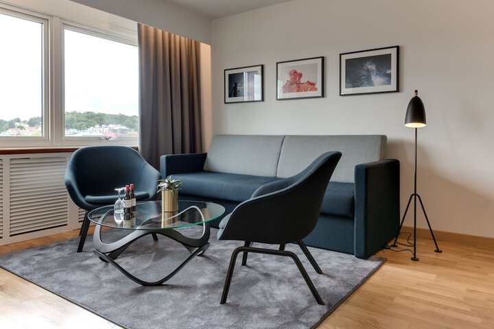 Room 42 of 90