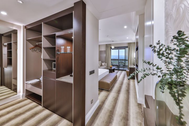 Room 8 of 89