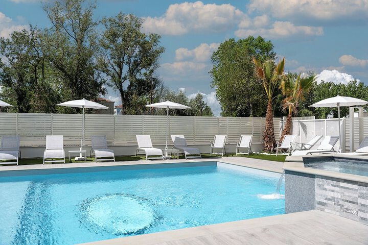 Hotel with Pool