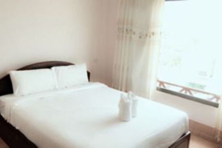 Room 11 of 34