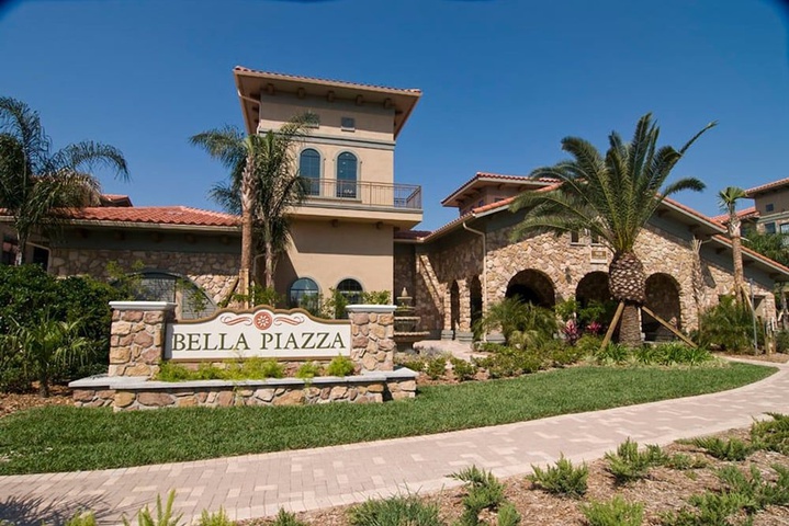 Bella Piazza 903