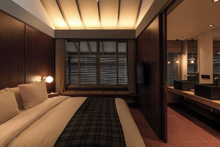 Room 2 of 18