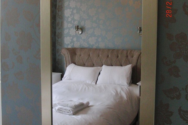 Room 6 of 15