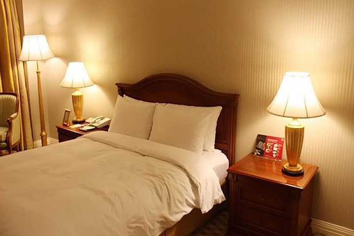 Room 6 of 38