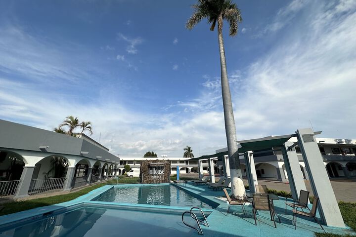 Pool 113 of 215