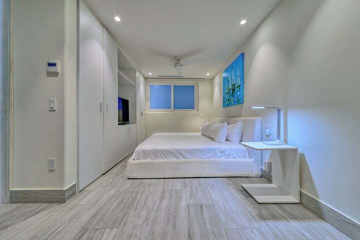 Room 81 of 270