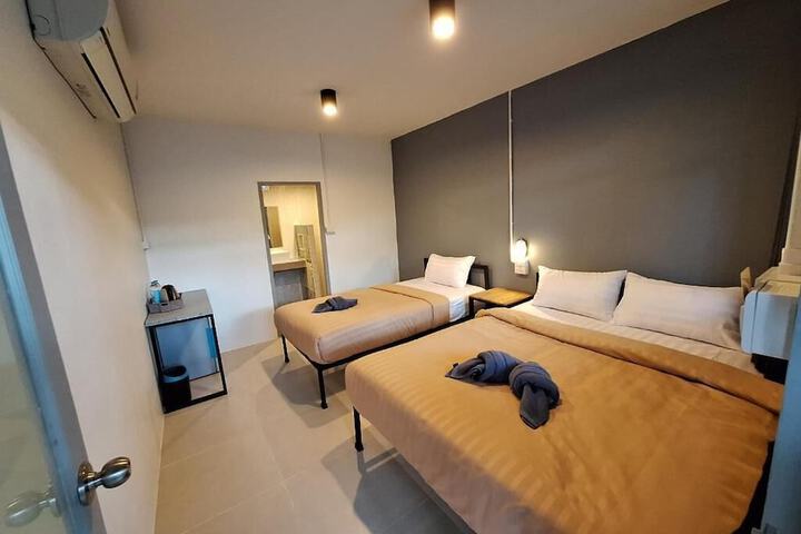 Room 9 of 38