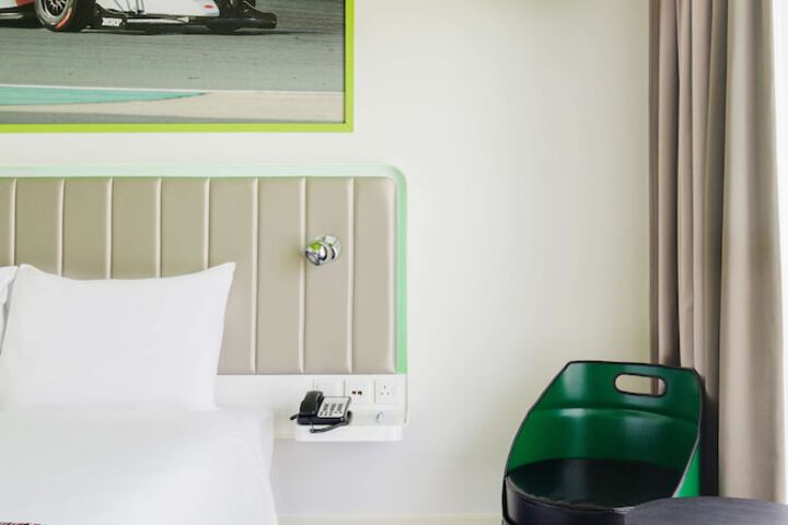 Room 10 of 111
