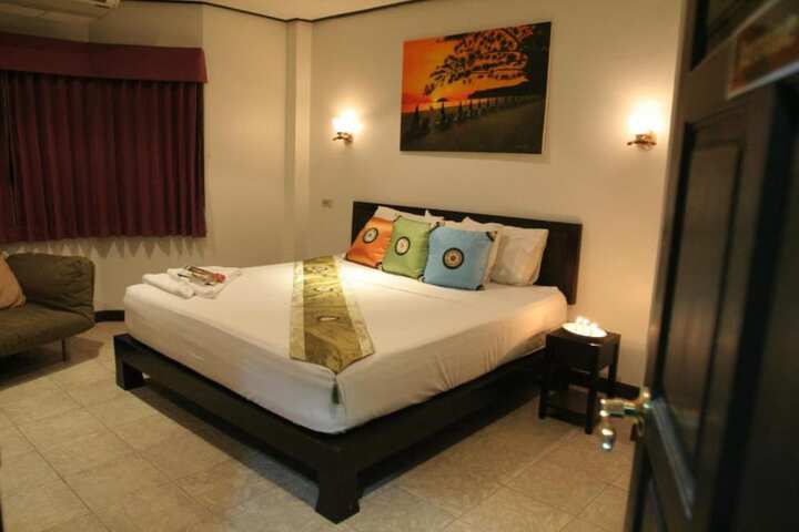 Room 27 of 33
